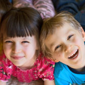 Drei lachende Kinder © Marzanna Syncerz - Fotolia.com
