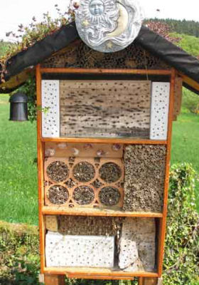 Insektennisthilfen  www.bienenhotel.de