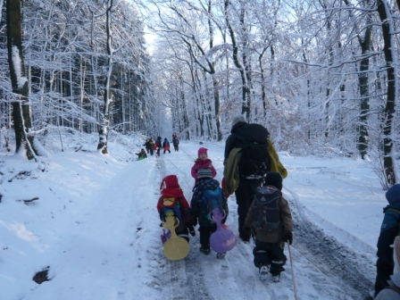 Unterwegs im Winterwald  Waldkindergarten "Die Fledermuse"