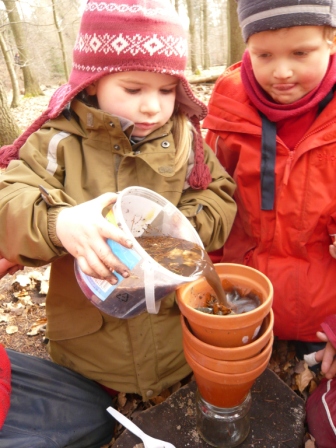 Selbst gebaute Kläranlage © Waldkindergarten "Die Fledermäuse"
