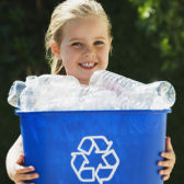 Recyclingzeichen auf Plastikeimer ©dgrilla - Fotolia.com