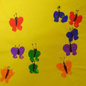 Kinderzeichnung mit Schmetterlingsmotiv; © (BIBER) Schulen ans Netz