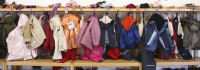 Jacken und Schuhe im Kindergarten, photocase / subwaytree