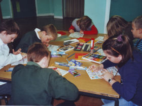 Kinder beim Ausmalen der Mangas,  Elke Landrock