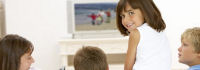Kinder vorm Fernseher; Quelle: Jupiterimages
