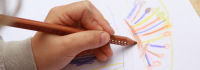 Kinderhand und Stift