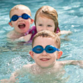 Kinder im Wasser; © iStockphoto/gary sludden