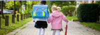 Zwei Kinder auf dem Schulweg; © fotolia.com