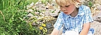 Buchcoverausschnitt: Kind am Bach; © Cornelsen Scriptor