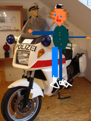 Polizeimotorrad mit gemaltem Polizist;  (BIBER) Schulen ans Netz