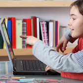 Kind mit Labtop; copyright iStock